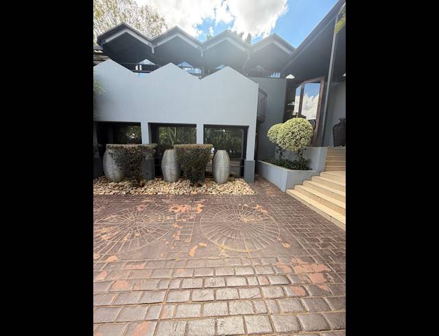 6 BEDROOM HOUSE FOR SALE IN LYNNWOOD MANOR
